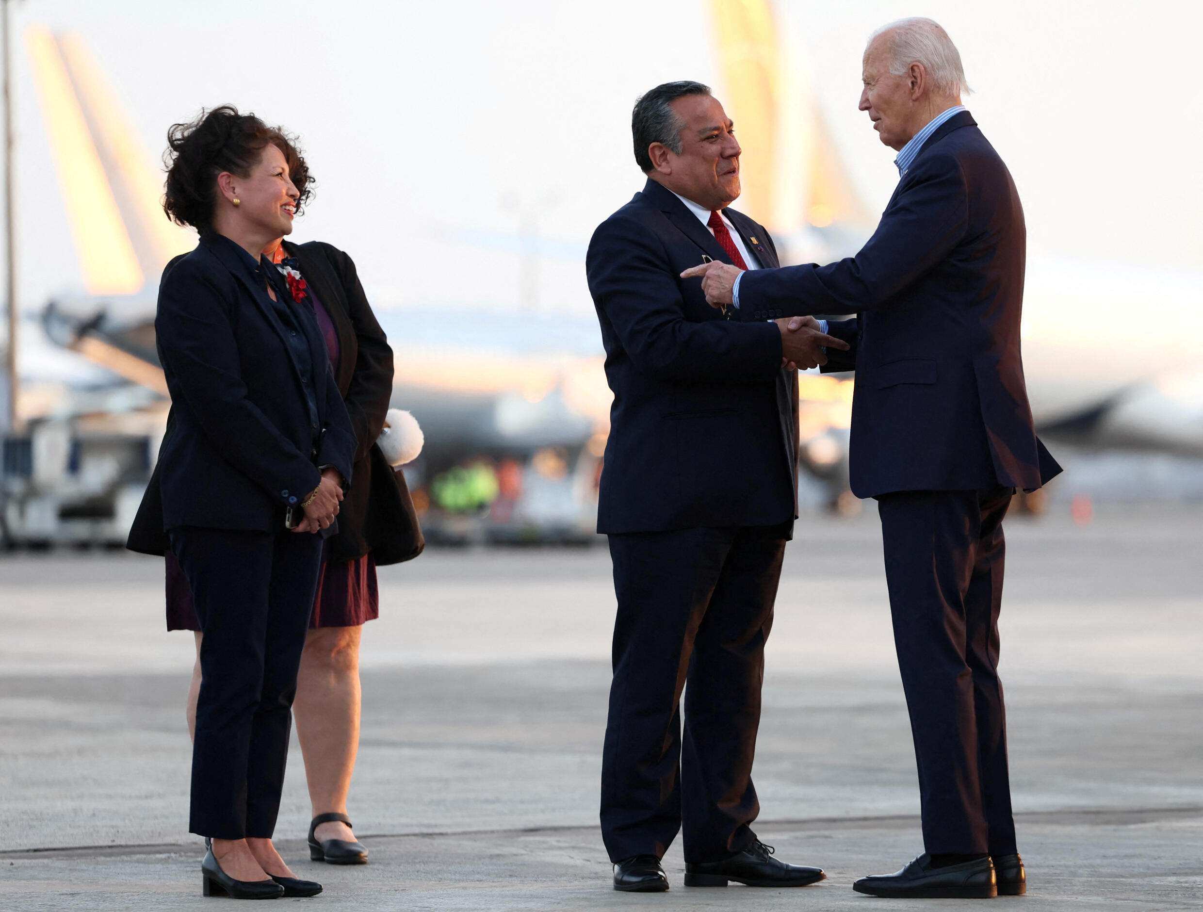 📢 ¡Joe Biden ya está en Lima para el APEC 2024! 🌎✈️