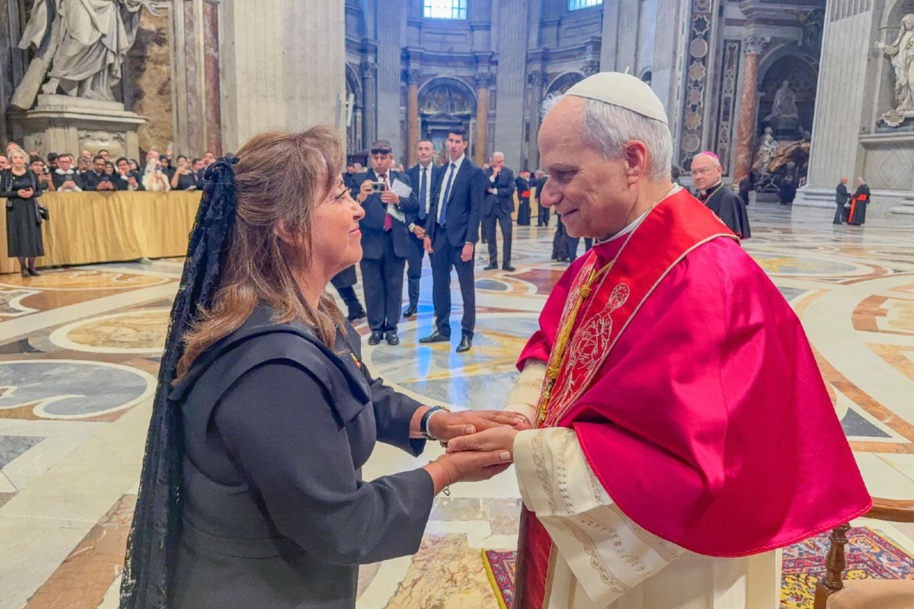 🕊️📌 Misa sin mandataria: Boluarte brilló por su ausencia en honor al Papa León XIV