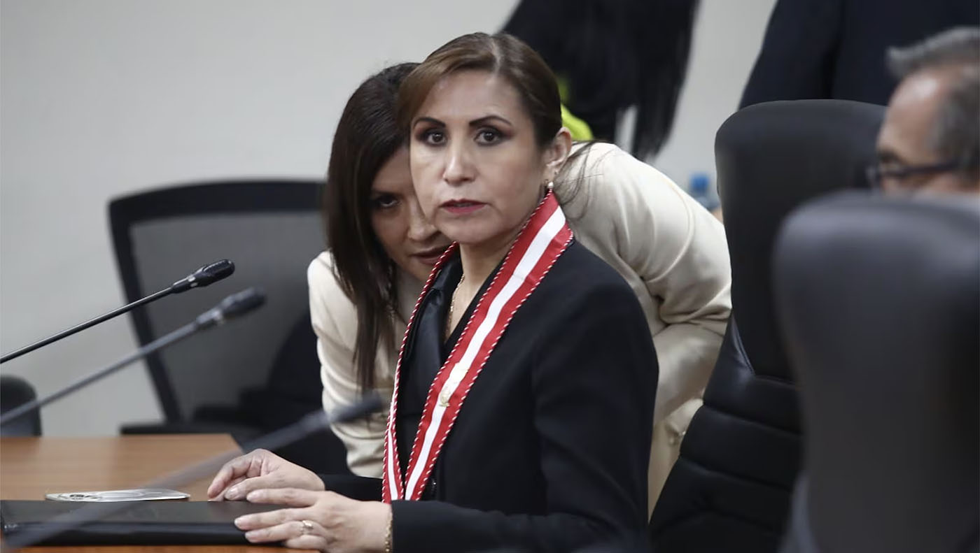 🚨 Golpe a la Fiscalía: Benavides fuera del cargo por decisión judicial