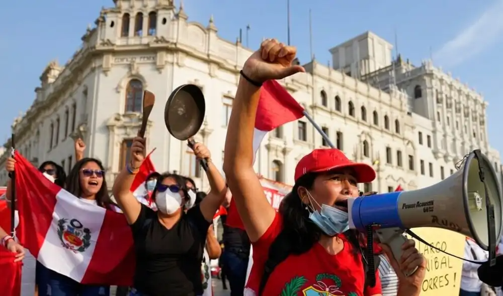 🧱 Congreso insiste en criminalizar protestas: proponen hasta 10 años de cárcel a quienes se cubran el rostro en marchas