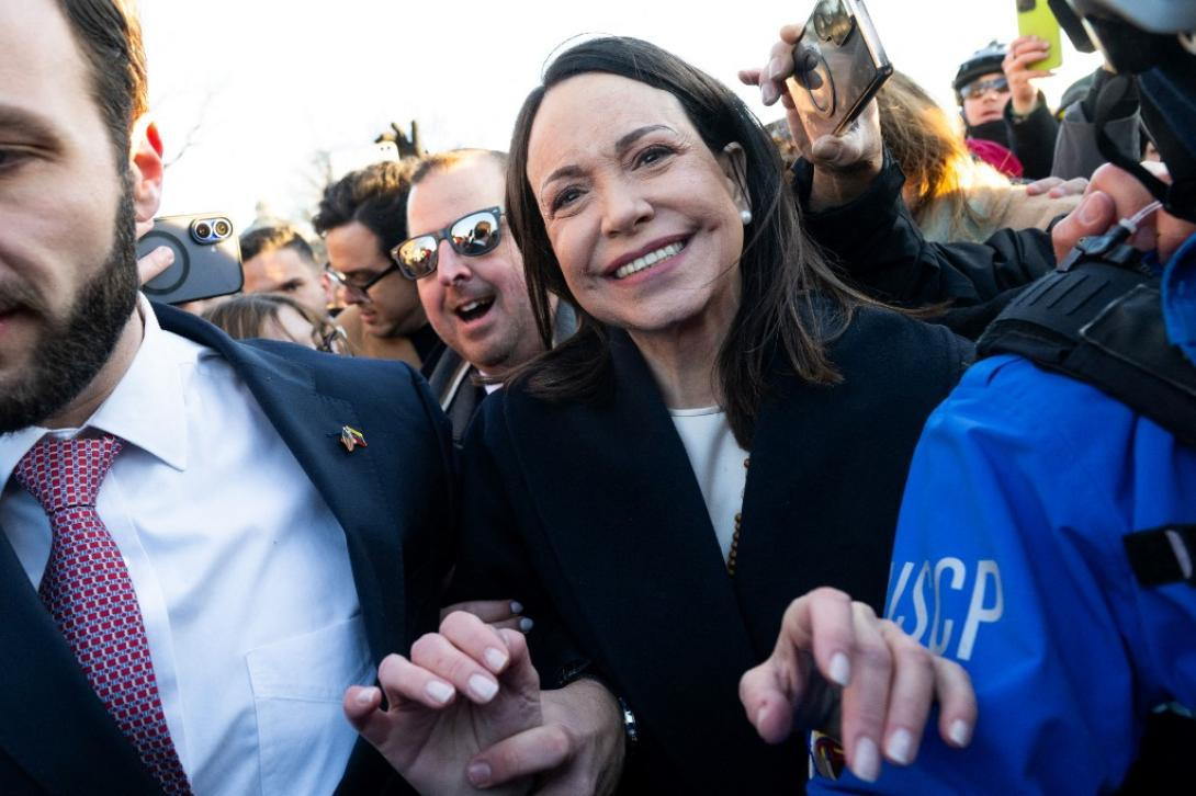 📰🇻🇪 María Corina Machado entrega su medalla del Nobel de la Paz a Donald Trump en un gesto histórico (pero simbólico) 👏🏆
