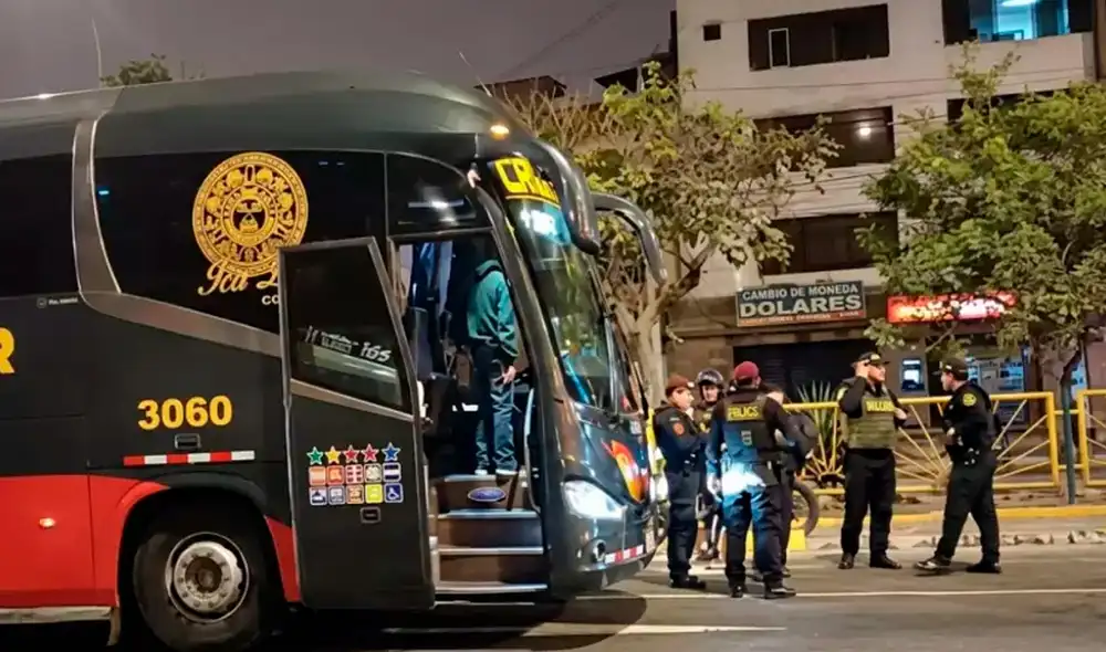 🚨 Atacan a balazos un bus de Cruz del Sur con 32 pasajeros en la avenida Canadá