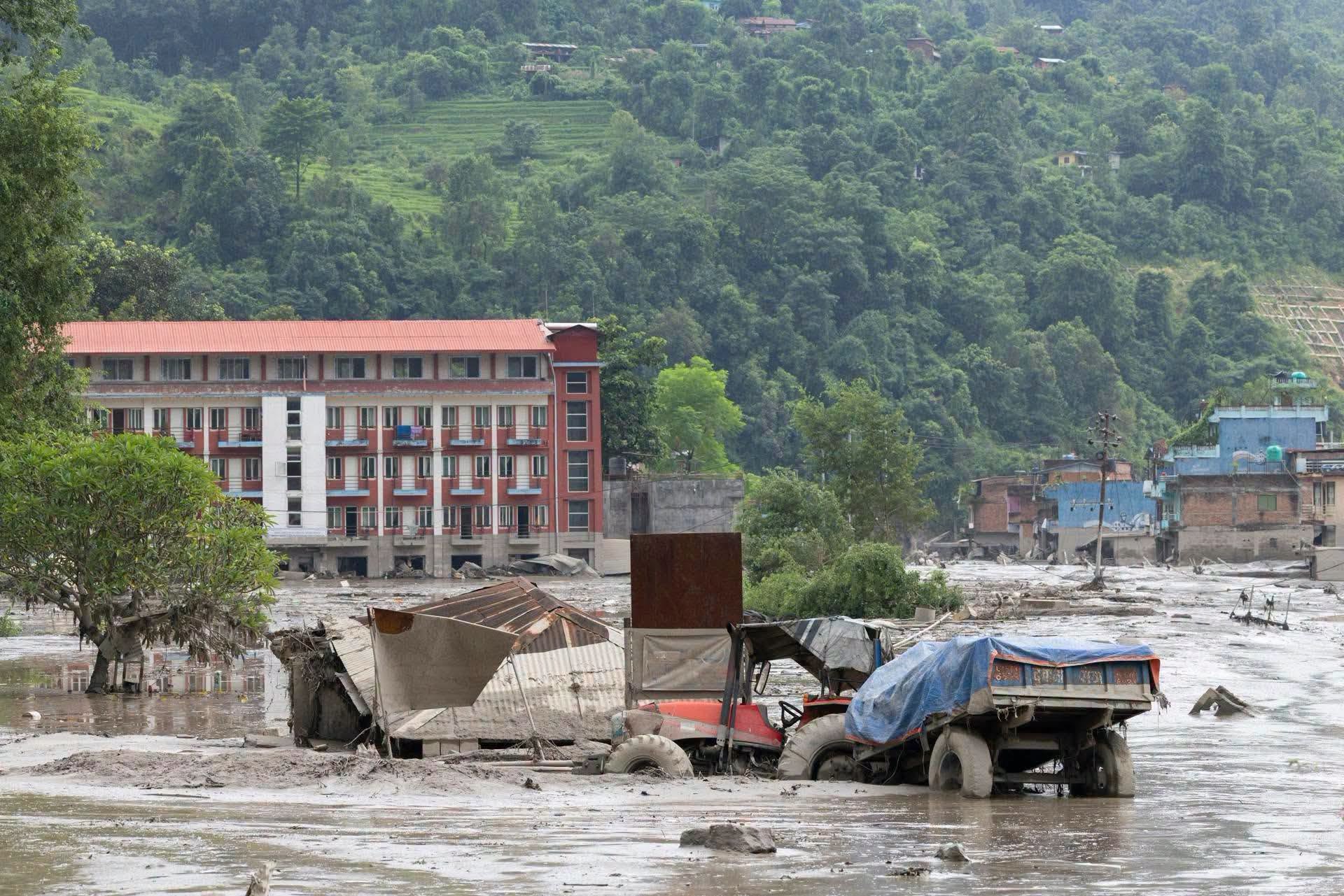 Aluvión en la frontera entre Nepal y Tíbet deja al menos 160 fallecidos y cientos de desaparecidos