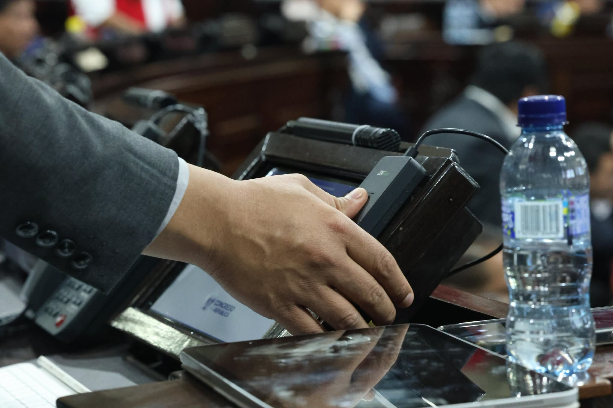 🏛️ Tensión en el Congreso: Disputa por oficinas genera enfrentamiento entre Ahora Nación y Fuerza Popular