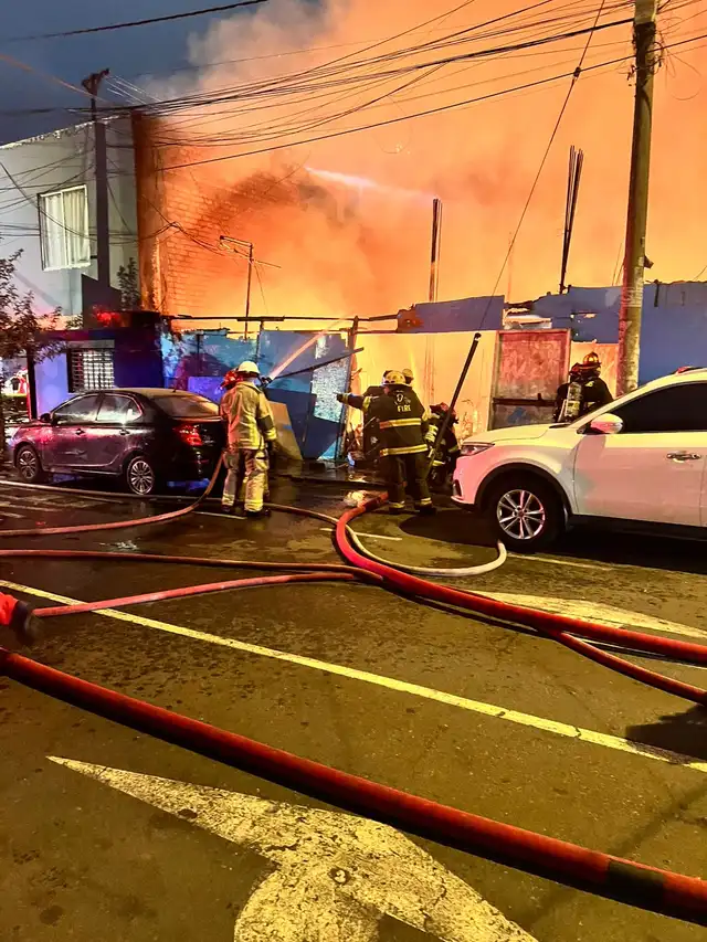 Emergencia en la avenida Canevaro: Voraz siniestro amenaza predios vecinos y desata pánico vecinal 🔥💨