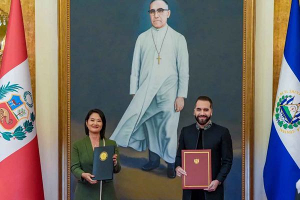 Inspirada en el modelo Bukele: Keiko Fujimori anuncia construcción de dos nuevos penales tras visitar el Cecot