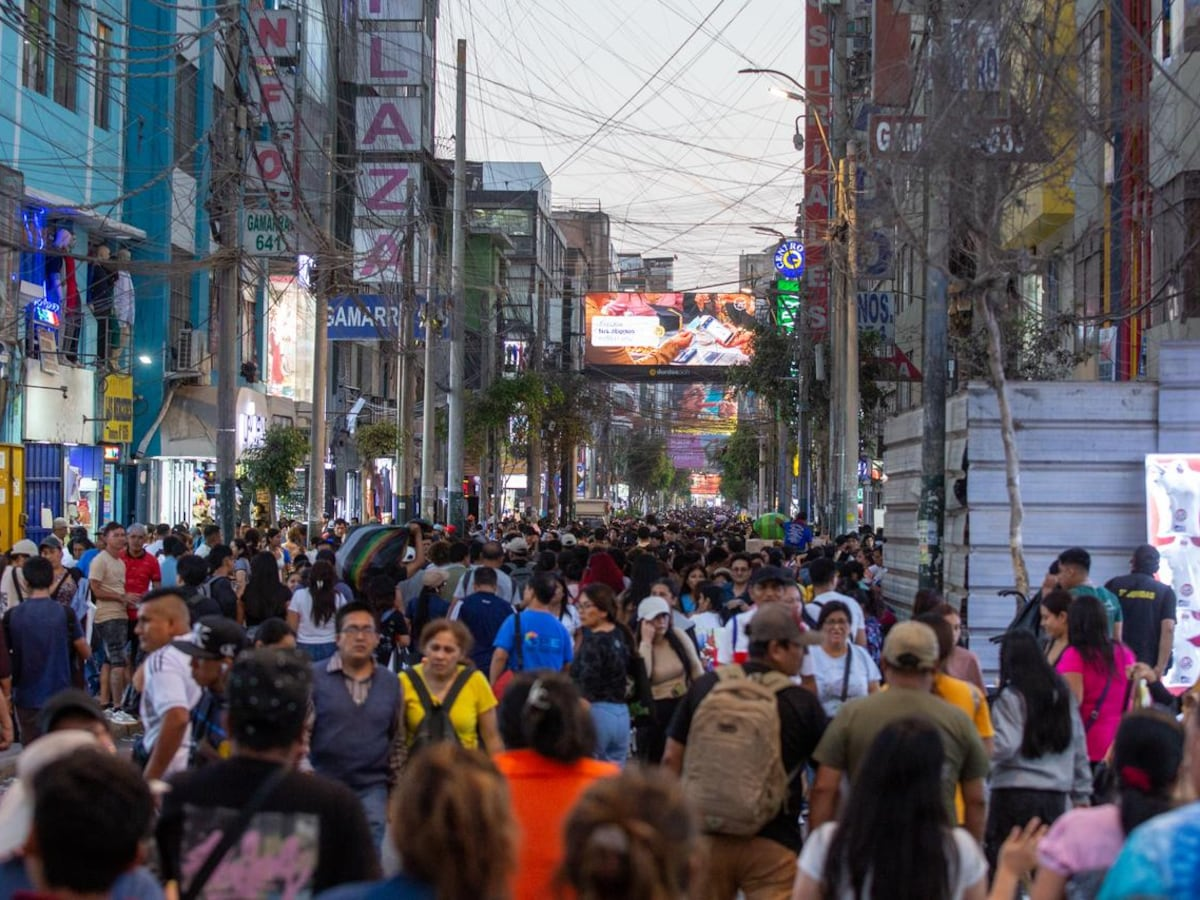 Gamarra registra pérdidas por más de S/ 1,000 millones tras caída del 15% en la confección nacional por clima anómalo 🧵🇵🇪